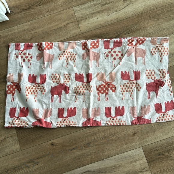 Garnet Hill Moose flannel pillow cases - Picture 3 of 4